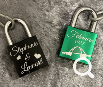 Liebesschloss mit individueller Gravur mit schwarzem und grünen Gehäuse